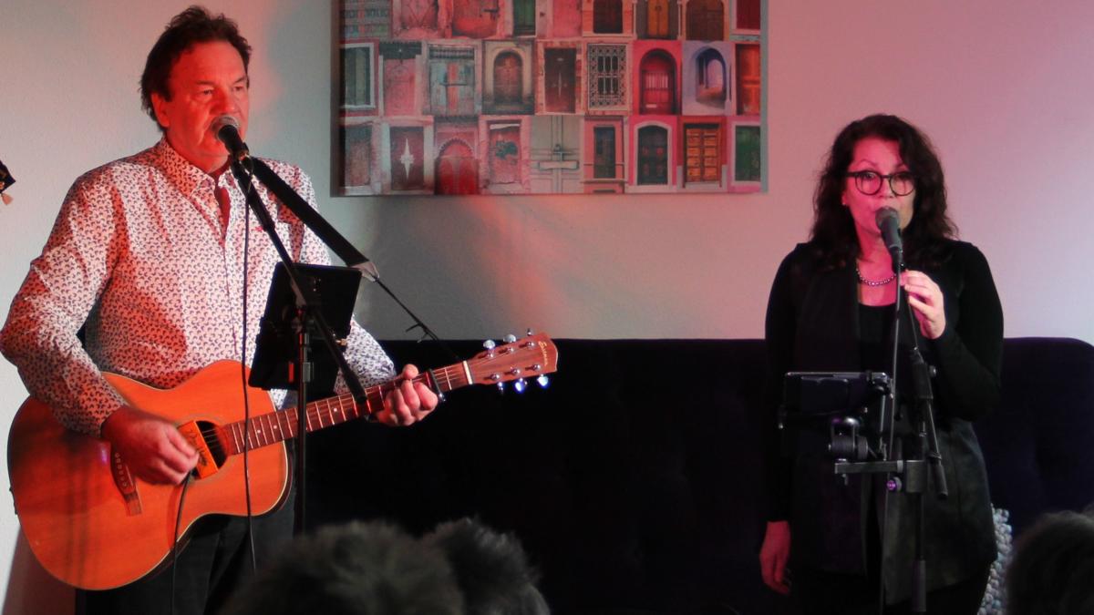 Ernst en Erna tijdens optreden